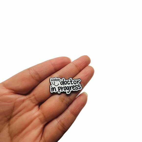 🤩New Oz Enamel Pin Doctor in Progress Medical Themed Brooch White medical gift - Picture 2 of 7